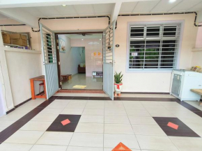 Lukut Holiday Home